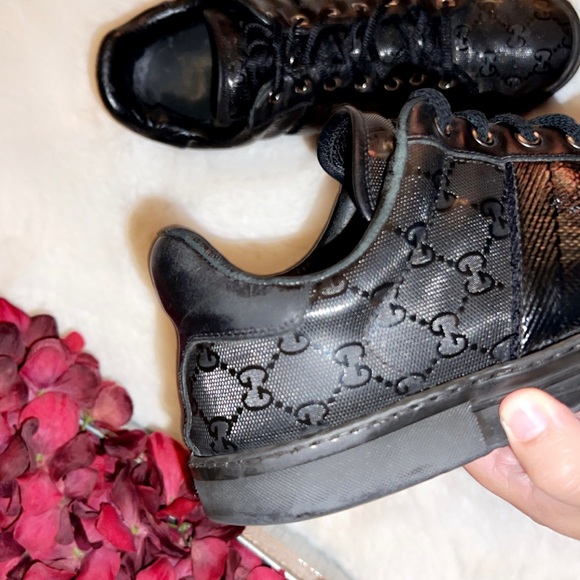 GUCCI GG Low Top Sneaker - Picture 9 of 10